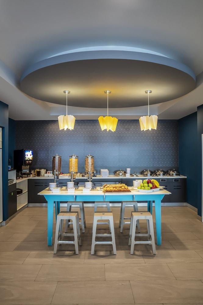 One Monterrey Tecnologico Hotel Ngoại thất bức ảnh